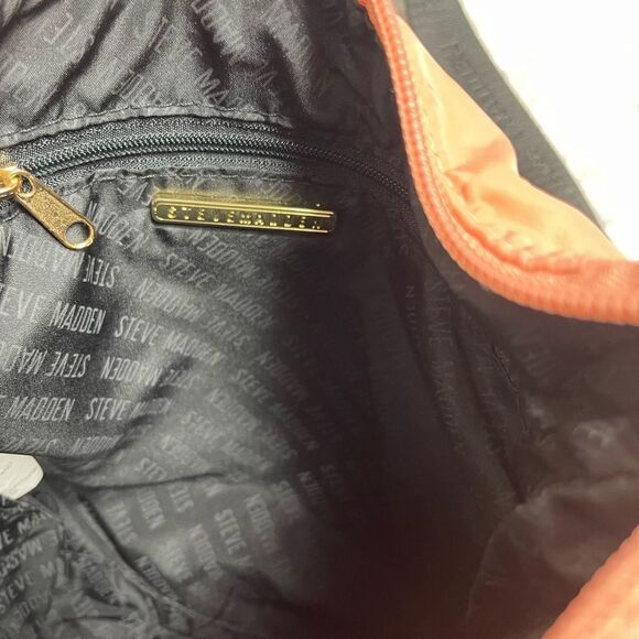 Steve Madden peach quilted nylon front zipper pocket shoulder/crossbody bag. - Picture 9 of 10
